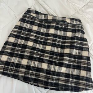 Abercrombie & Fitch Black and Cream Plaid A-Line Skirt